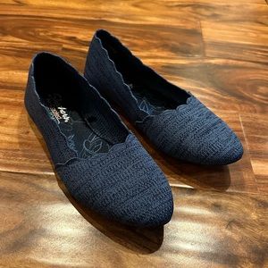 Knit Skechers flats On-the-GO Dreamy Groove. Womens 9 Navy blue, great condition